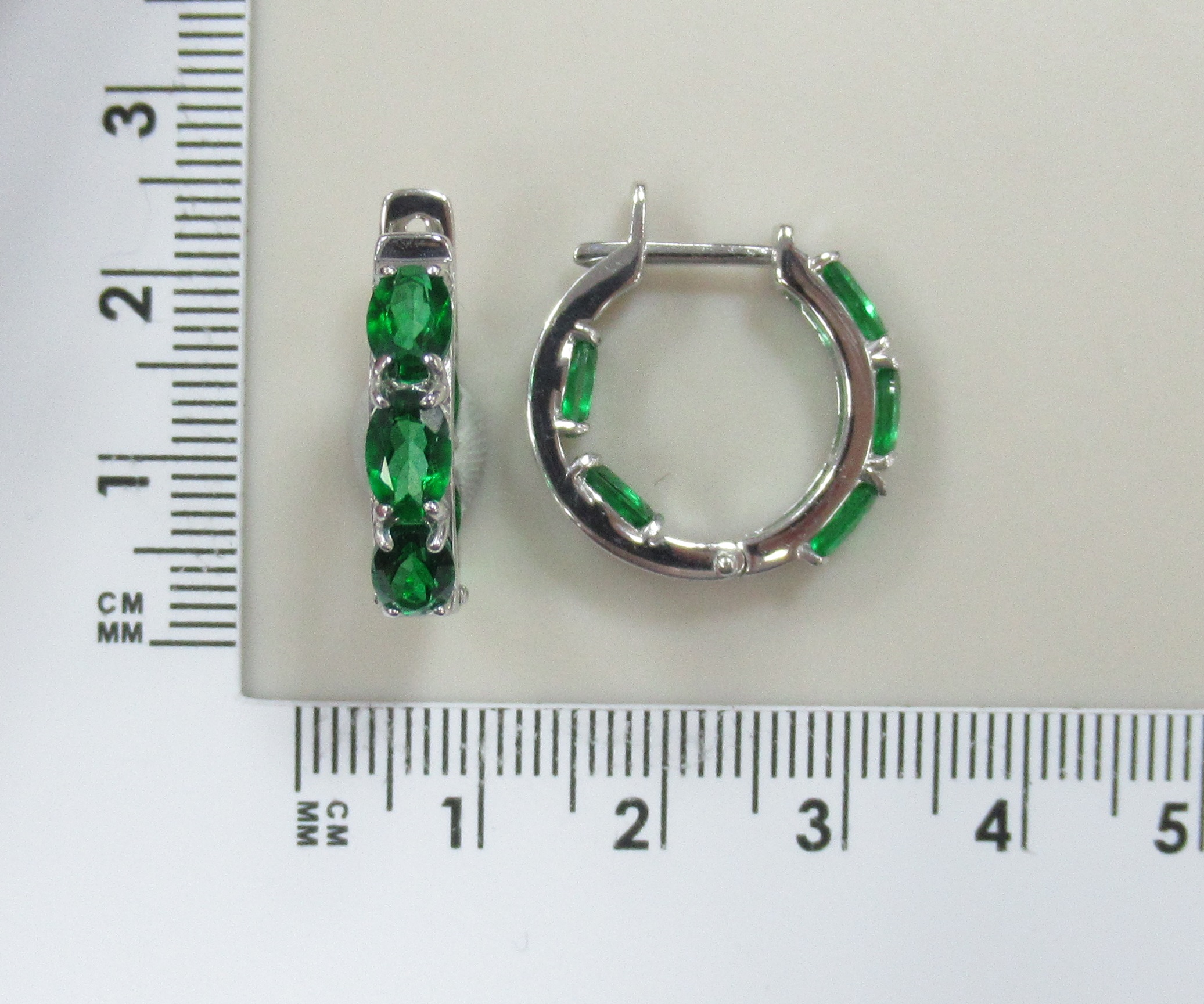 Серебряные серьги-конго с зелеными топазами